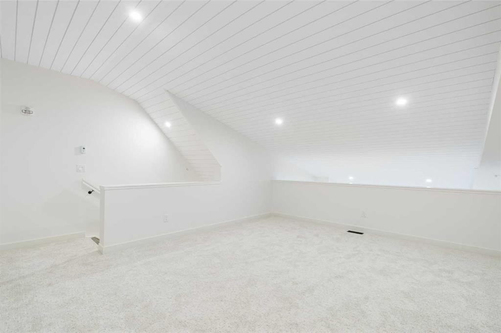 402-1505 Spring Creek Gate, Canmore, AB - Indoor Photo Showing Other Room