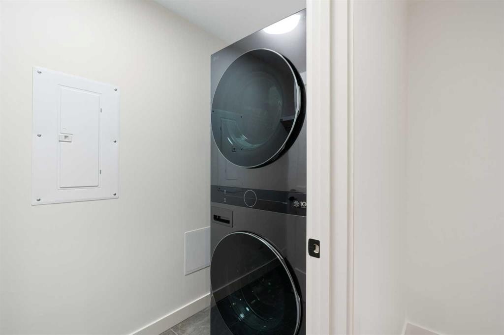 402-1505 Spring Creek Gate, Canmore, AB - Indoor Photo Showing Laundry Room