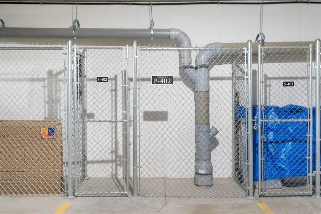 402-1505 Spring Creek Gate, Canmore, AB - Photo Showing Garage