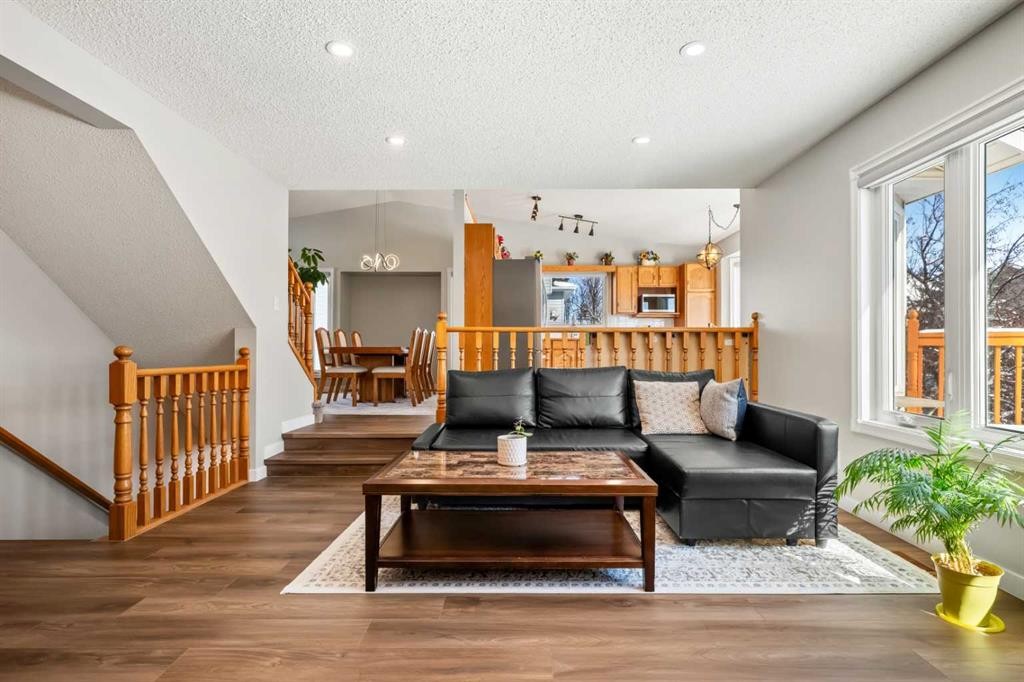412 Hawkland Place Nw, Calgary, AB - Indoor Photo Showing Living Room