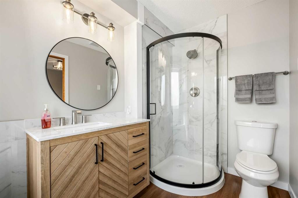 412 Hawkland Place Nw, Calgary, AB - Indoor Photo Showing Bathroom