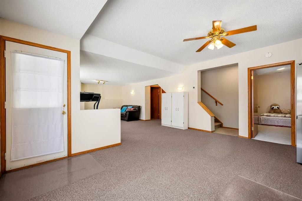 412 Hawkland Place Nw, Calgary, AB - Indoor Photo Showing Other Room