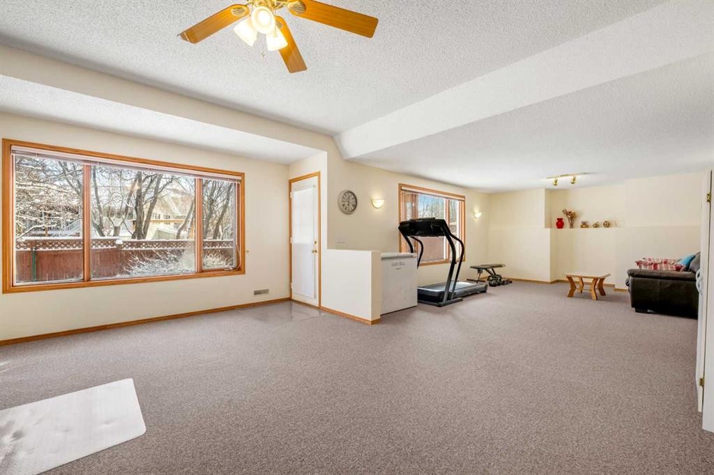 412 Hawkland Place Nw, Calgary, AB - Indoor