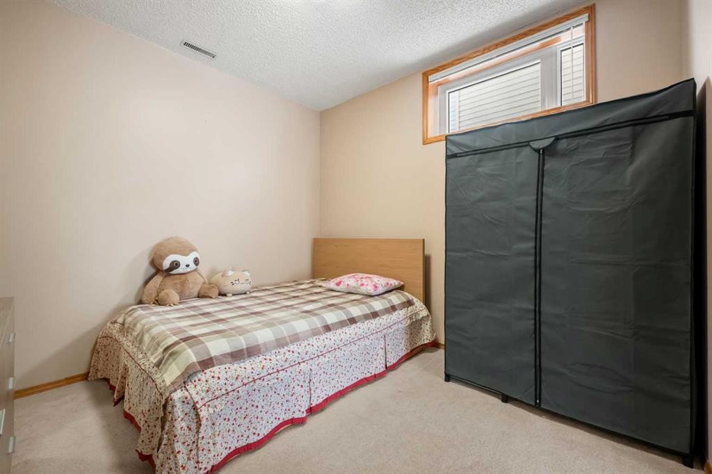 412 Hawkland Place Nw, Calgary, AB - Indoor Photo Showing Bedroom
