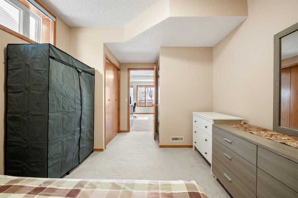 412 Hawkland Place Nw, Calgary, AB - Indoor Photo Showing Other Room