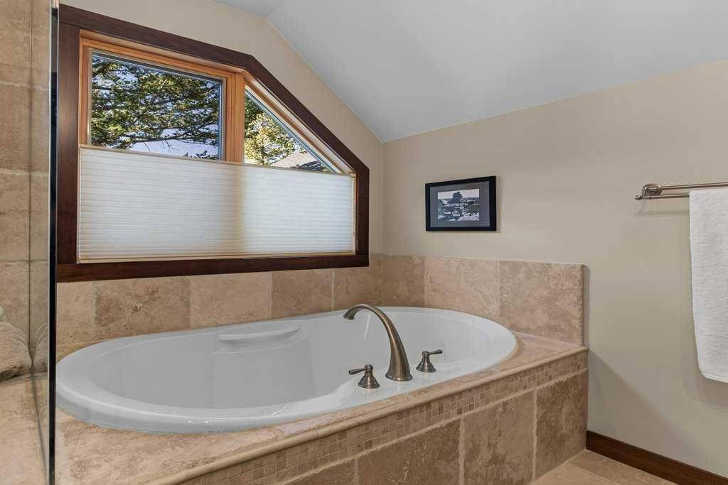 16 Blue Grouse Ridge, Canmore, AB - Indoor Photo Showing Bathroom