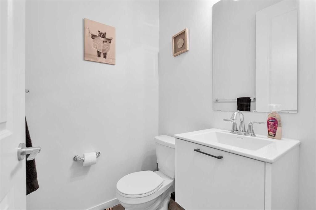 52 Edith Gate Nw, Calgary, AB - Indoor Photo Showing Bathroom