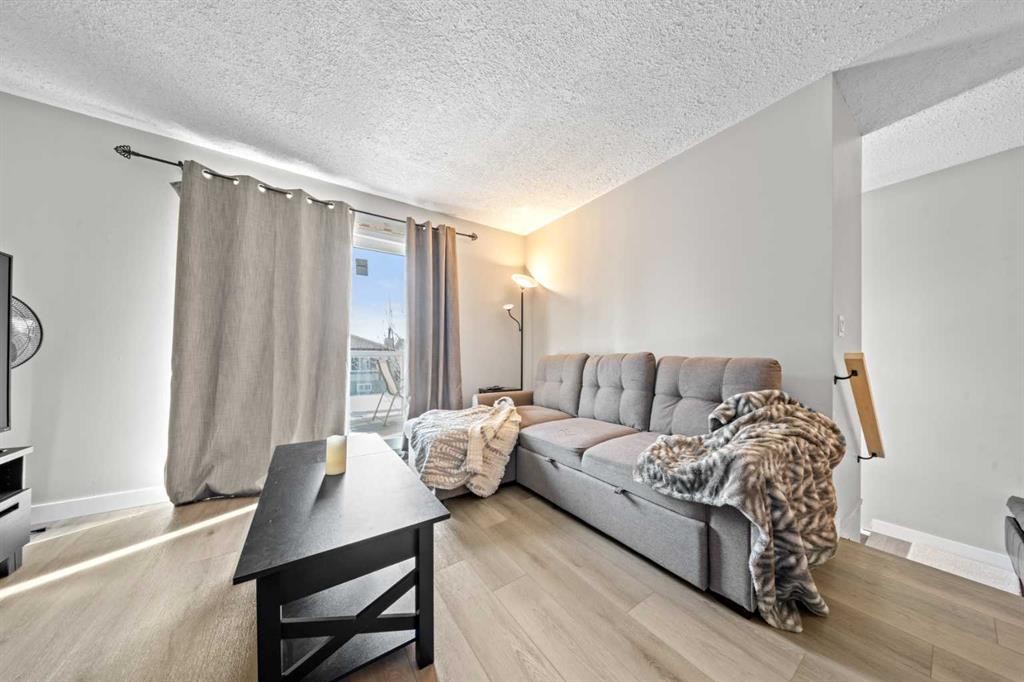 58 Templeson Crescent Ne, Calgary, AB - Indoor Photo Showing Living Room