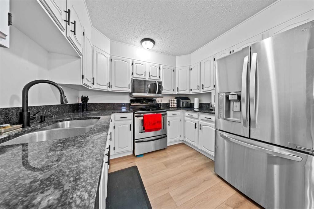 58 Templeson Crescent Ne, Calgary, AB - Indoor Photo Showing Kitchen With Double Sink