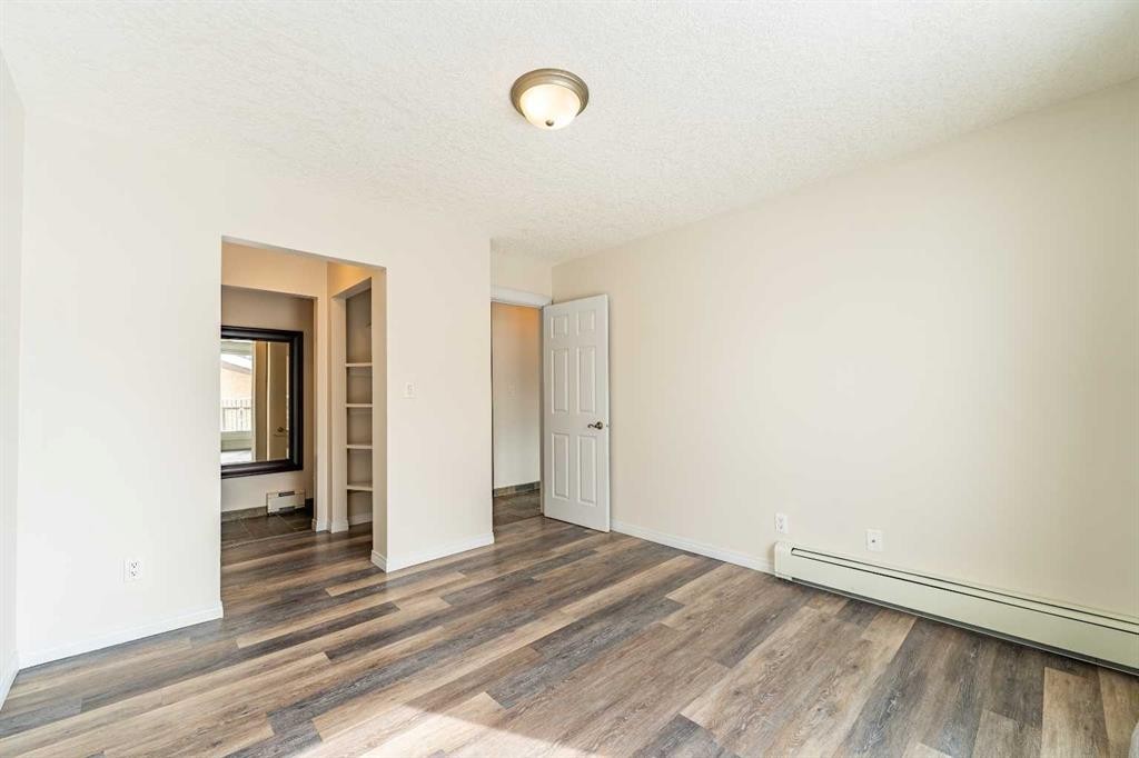135 27 Avenue Ne, Calgary, AB - Indoor Photo Showing Other Room