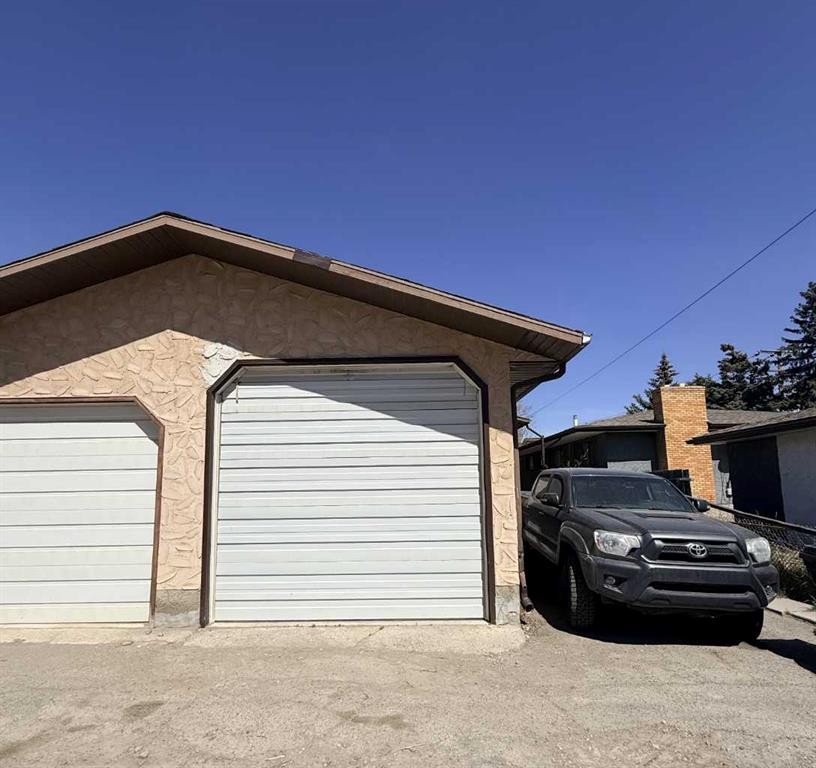 135 27 Avenue Ne, Calgary, AB - Outdoor With Exterior