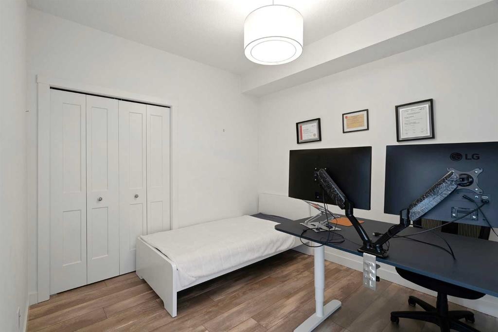 332-20 Seton Park Se, Calgary, AB - Indoor Photo Showing Bedroom