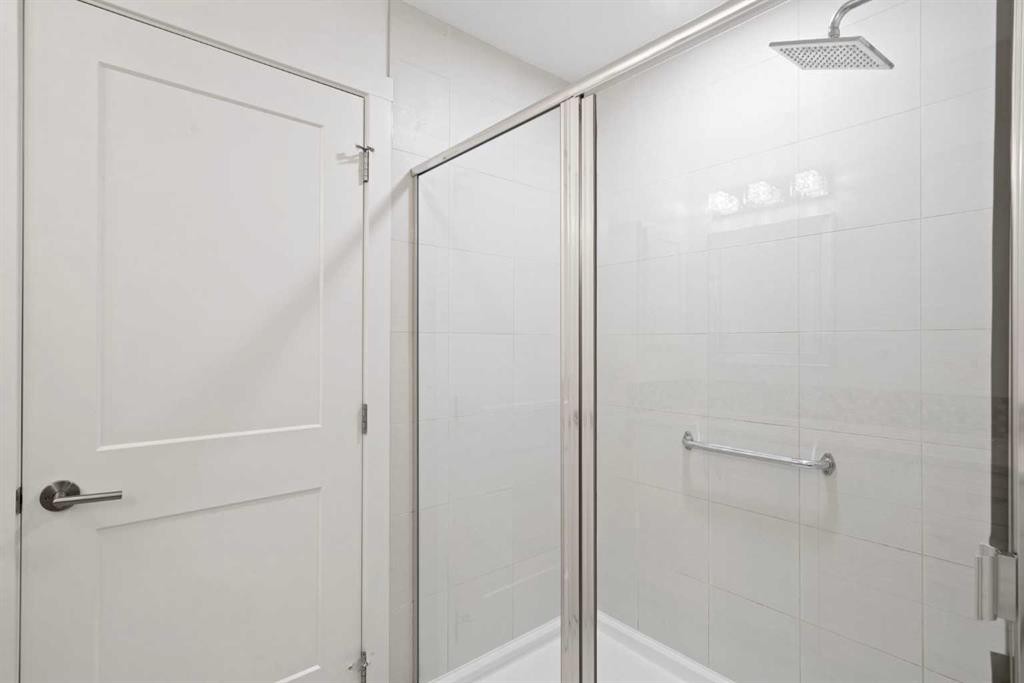 332-20 Seton Park Se, Calgary, AB - Indoor Photo Showing Bathroom