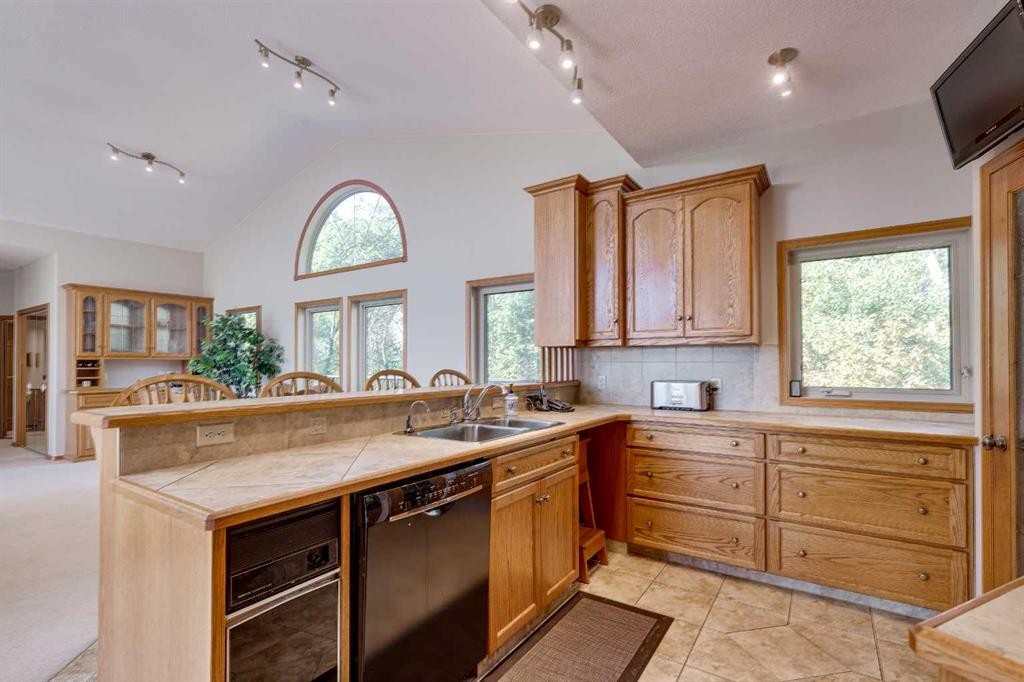 602 Pheasant Close, Pelican Point, AB - Indoor Photo Showing Kitchen With Double Sink