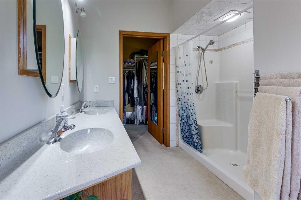 602 Pheasant Close, Pelican Point, AB - Indoor Photo Showing Bathroom