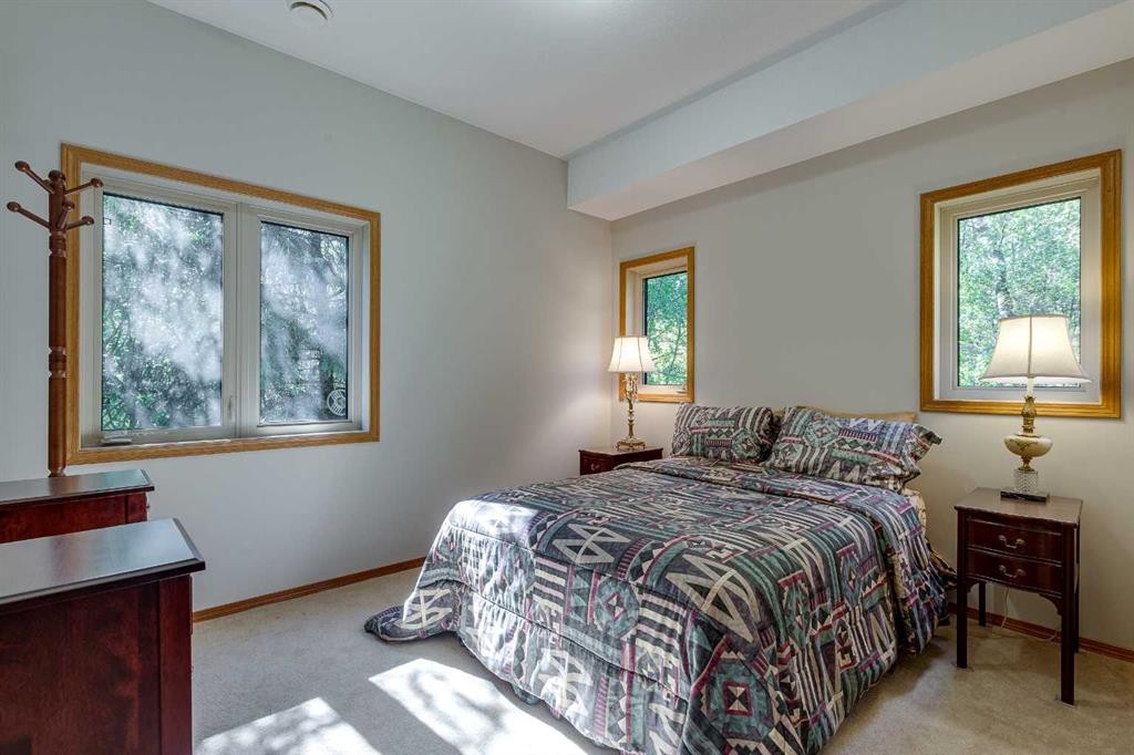 602 Pheasant Close, Pelican Point, AB - Indoor Photo Showing Bedroom