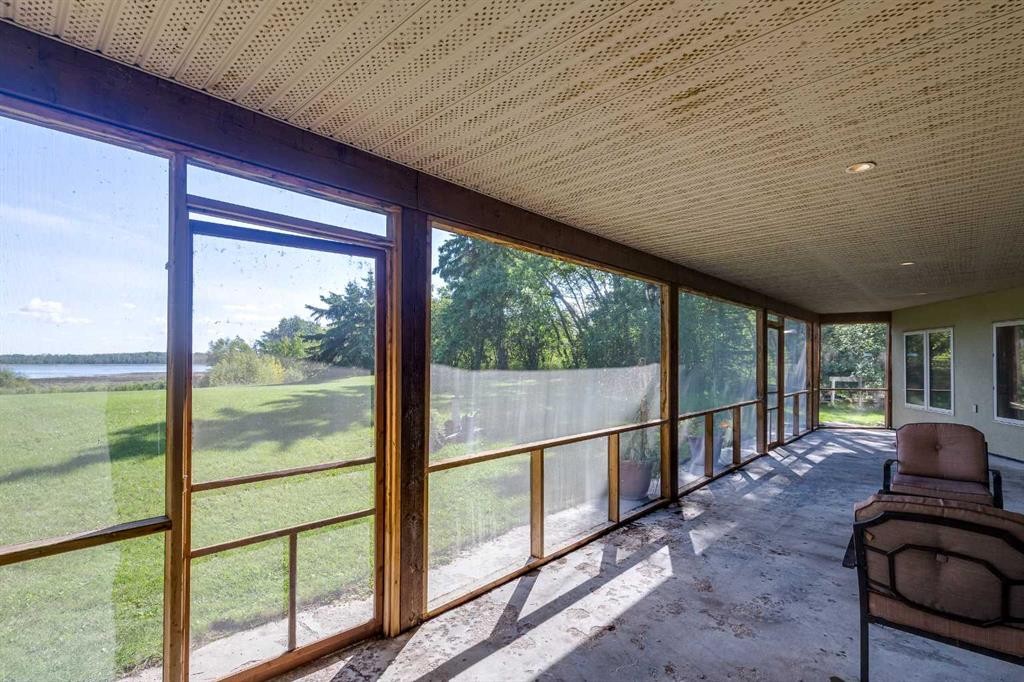 602 Pheasant Close, Pelican Point, AB - Photo Showing Other Room