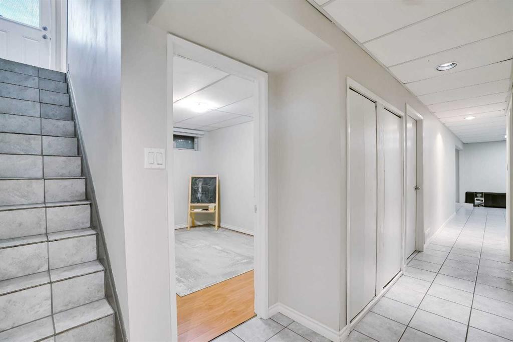 52 Harrow Crescent Sw, Calgary, AB - Indoor Photo Showing Other Room