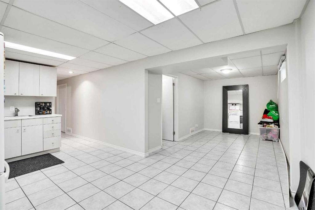52 Harrow Crescent Sw, Calgary, AB - Indoor