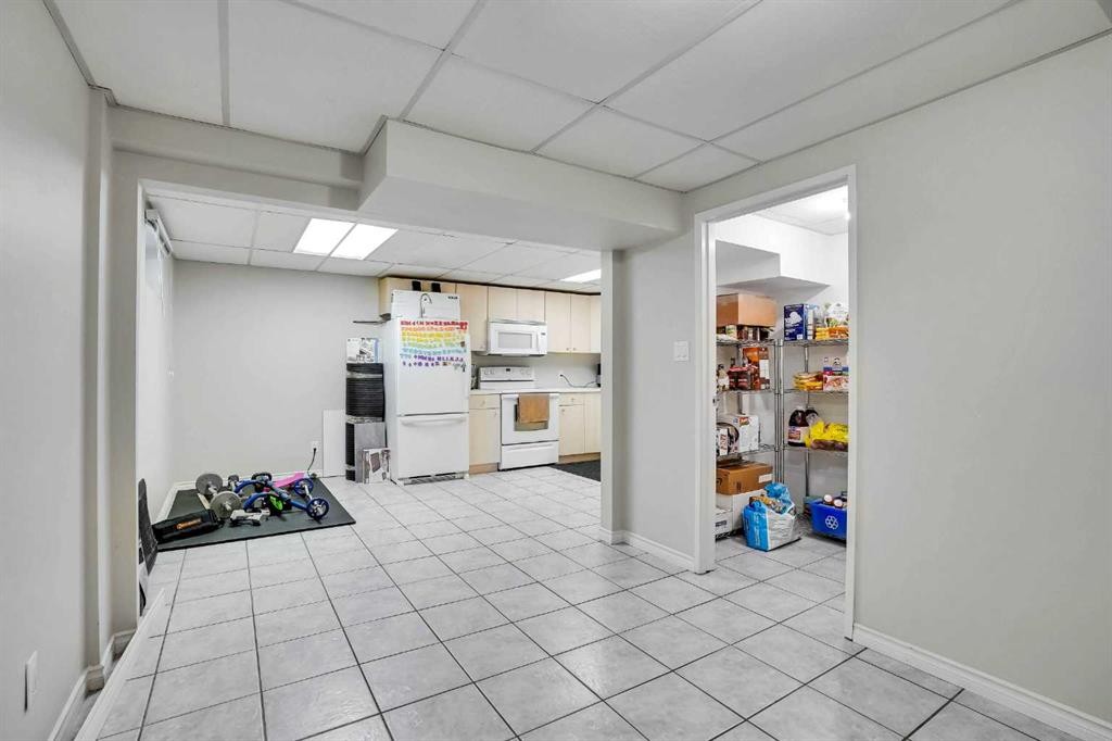 52 Harrow Crescent Sw, Calgary, AB - Indoor