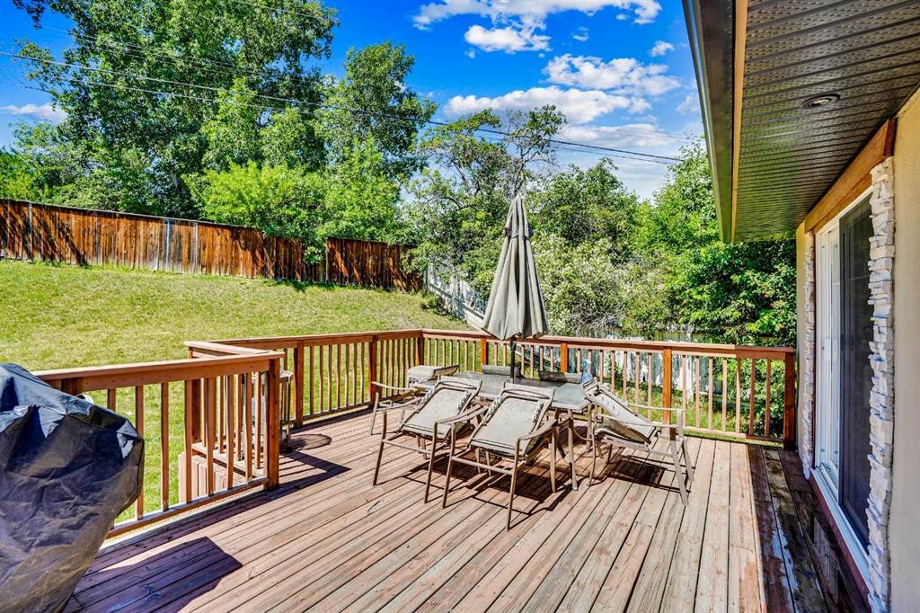 52 Harrow Crescent Sw, Calgary, AB - Outdoor With Deck Patio Veranda