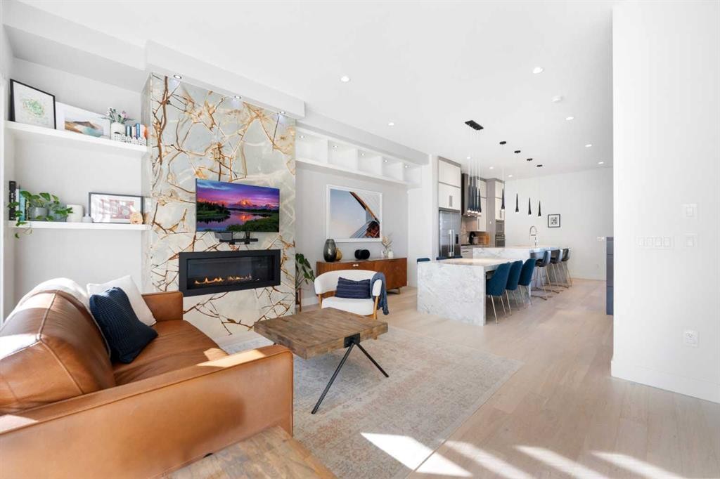 231 12 Avenue Ne, Calgary, AB - Indoor With Fireplace
