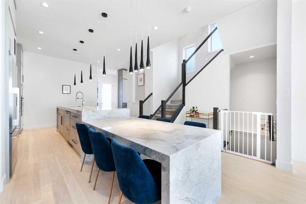 231 12 Avenue Ne, Calgary, AB - Indoor