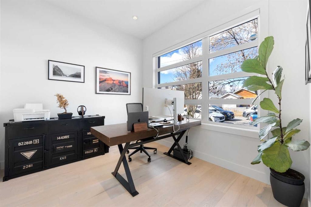 231 12 Avenue Ne, Calgary, AB - Indoor Photo Showing Office
