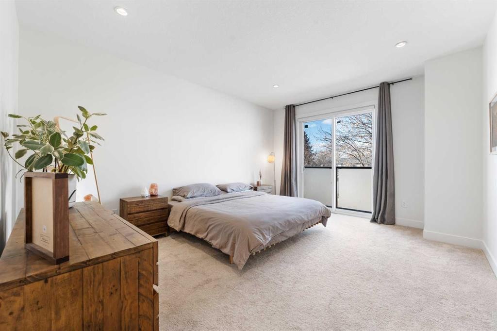 231 12 Avenue Ne, Calgary, AB - Indoor Photo Showing Bedroom