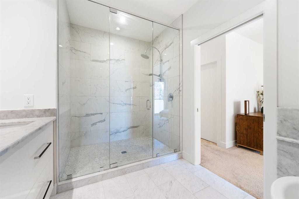 231 12 Avenue Ne, Calgary, AB - Indoor Photo Showing Bathroom