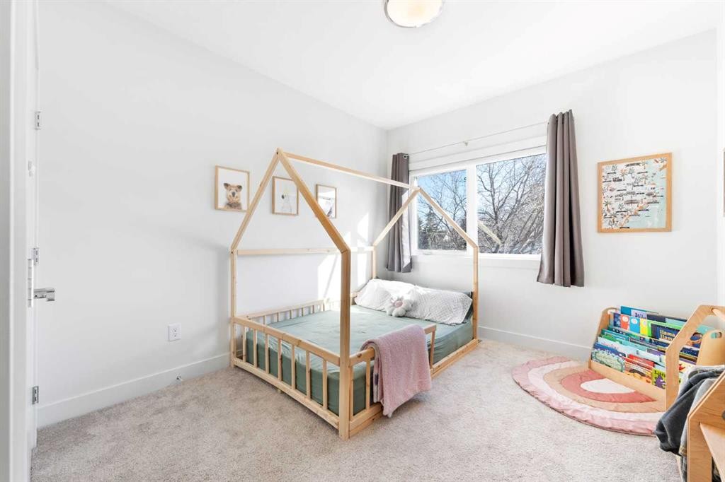 231 12 Avenue Ne, Calgary, AB - Indoor Photo Showing Bedroom