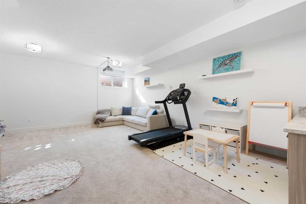 231 12 Avenue Ne, Calgary, AB - Indoor