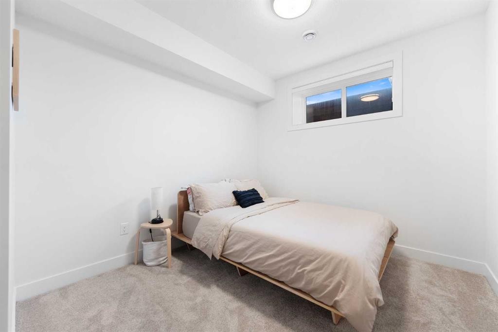 231 12 Avenue Ne, Calgary, AB - Indoor Photo Showing Bedroom