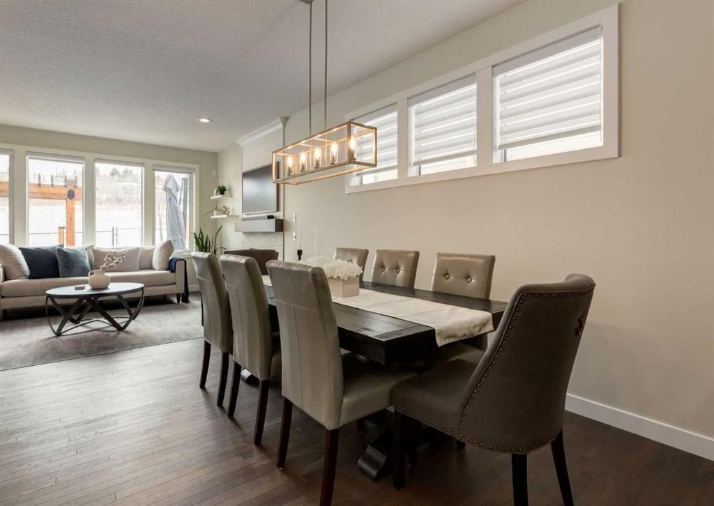 60 Crestbrook View Sw, Calgary, AB - Indoor