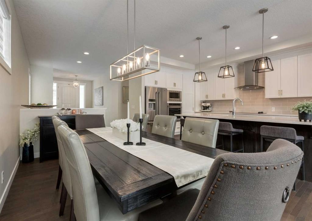 60 Crestbrook View Sw, Calgary, AB - Indoor Photo Showing Dining Room