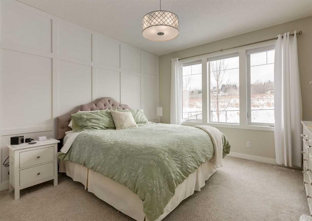 60 Crestbrook View Sw, Calgary, AB - Indoor Photo Showing Bedroom