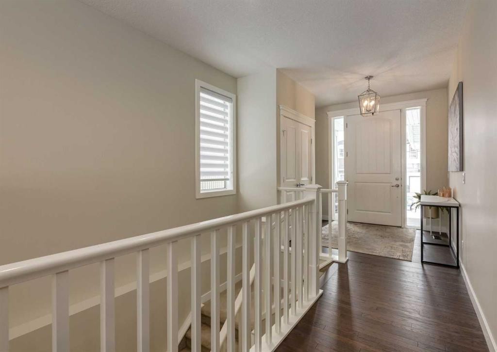 60 Crestbrook View Sw, Calgary, AB - Indoor Photo Showing Other Room