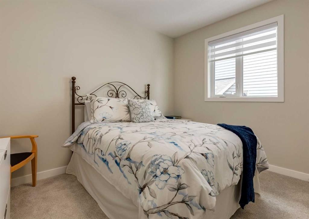 60 Crestbrook View Sw, Calgary, AB - Indoor Photo Showing Bedroom