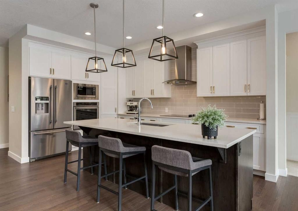 60 Crestbrook View Sw, Calgary, AB - Indoor Photo Showing Kitchen With Upgraded Kitchen