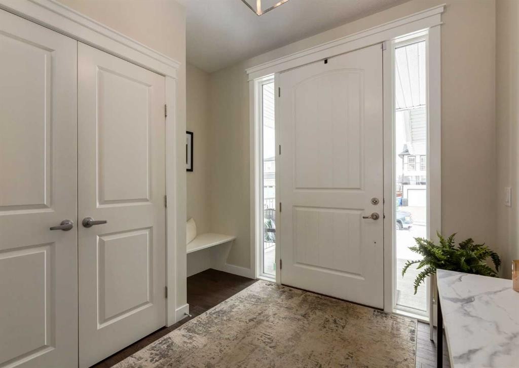 60 Crestbrook View Sw, Calgary, AB - Indoor Photo Showing Other Room