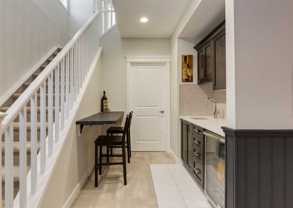 60 Crestbrook View Sw, Calgary, AB - Indoor Photo Showing Other Room