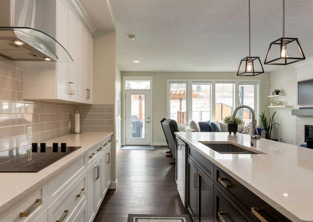 60 Crestbrook View Sw, Calgary, AB - Indoor Photo Showing Kitchen With Upgraded Kitchen