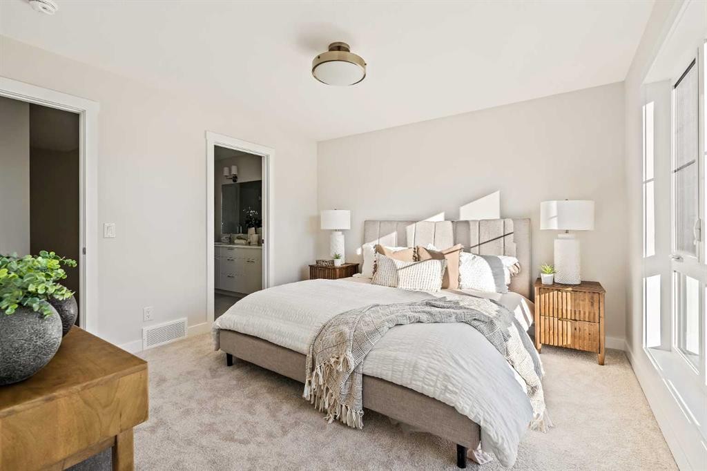 604 Sovereign Common Sw, Calgary, AB - Indoor Photo Showing Bedroom