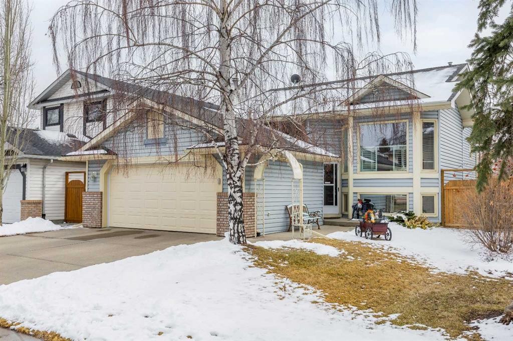 1331 Sunvista Way Se, Calgary, AB - Outdoor