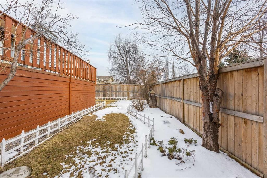 1331 Sunvista Way Se, Calgary, AB - Outdoor
