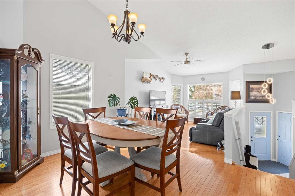 1331 Sunvista Way Se, Calgary, AB - Indoor Photo Showing Dining Room
