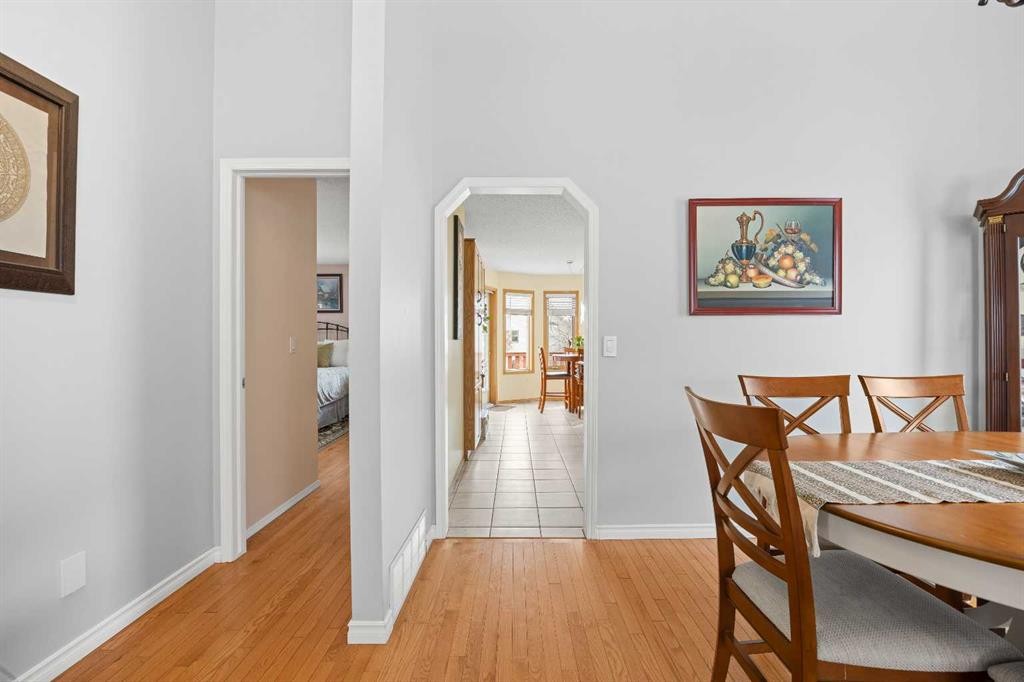 1331 Sunvista Way Se, Calgary, AB - Indoor Photo Showing Dining Room