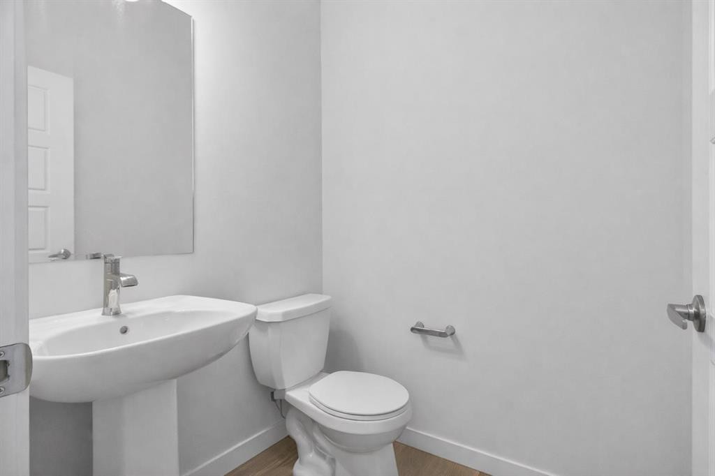 403-137 Red Embers Link Ne, Calgary, AB - Indoor Photo Showing Bathroom