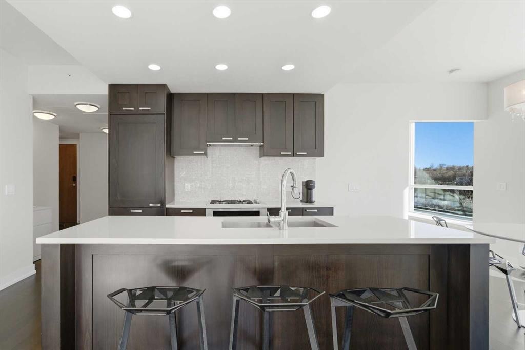 825-222 Riverfront Avenue Sw, Calgary, AB - Indoor Photo Showing Kitchen With Double Sink With Upgraded Kitchen