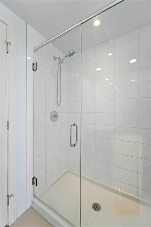 825-222 Riverfront Avenue Sw, Calgary, AB - Indoor Photo Showing Bathroom